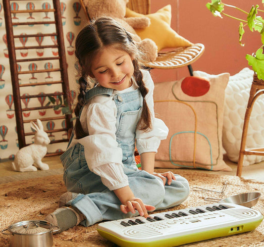 Casio Mini Keyboard with 32 keys, 100 Tones, 50 Rhythms, White, SA-50H2
